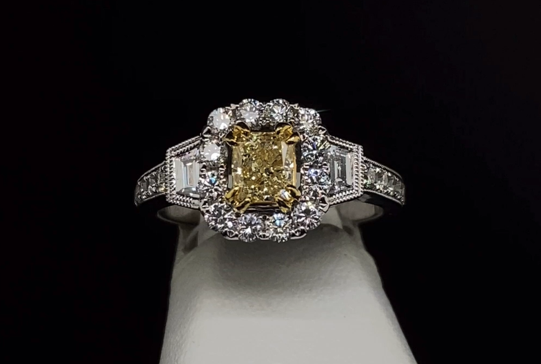 18K Diamond Engagement Ring