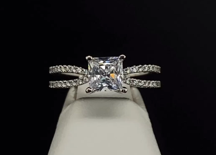 18K Semi-Mount Engagement Ring