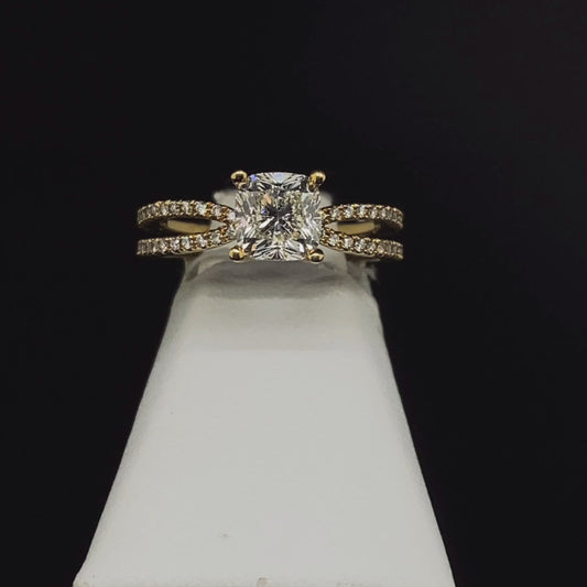 18K Diamond Engagement Ring