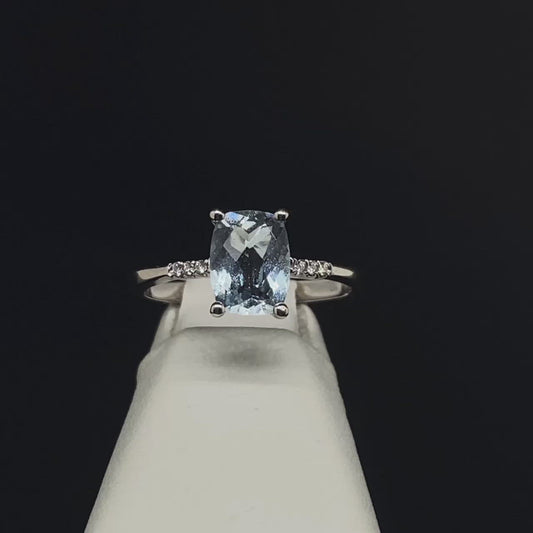 14K Diamond and Aquamarine Ring