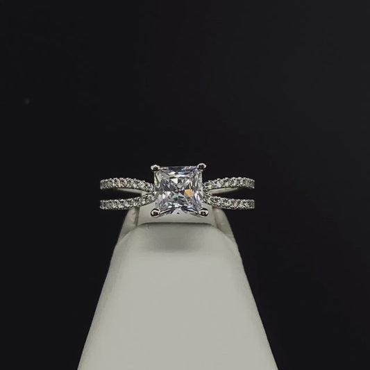 18K Semi-Mount Engagement Ring